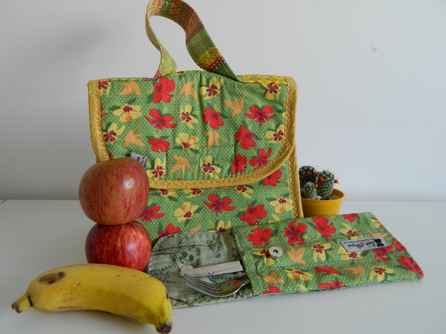 Lancheira artesanal verde tropical com porta-talheres